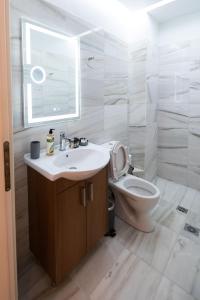 A bathroom at Patras Casale