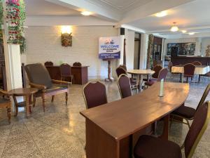 Телевизор и/или развлекательный центр в Bali Spirit Hotel and Spa, Ubud