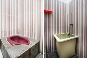 ein Bad mit einem WC und einem Waschbecken in der Unterkunft OYO 91747 Gamping Homestay Syariah in Gresik