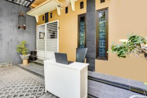 Posezení v ubytování SPOT ON 91745 Rumah Kost Gresik Syariah