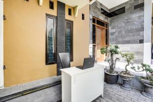 Posezení v ubytování SPOT ON 91745 Rumah Kost Gresik Syariah