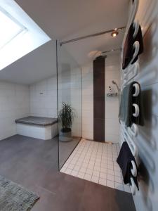 Koupelna v ubytování Appartements Anfang + 34 fotografií
