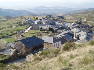 a village on top of a hill with houses at Hotel Rural La Casa del Peregrino in El Acebo de San Miguel