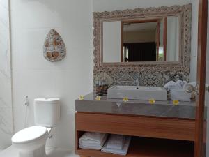 Kubu Garden Suites & Villas Nusa Dua的一间浴室