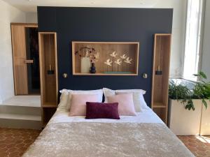 Postel nebo postele na pokoji v ubytování Suite avec Spa Quartier Cathédrale