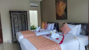 Kubu Garden Suites & Villas Nusa Dua客房内的一张或多张床位