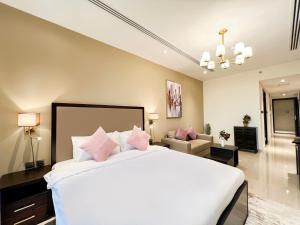 Postel nebo postele na pokoji v ubytování Luton Vacation Homes - Elite Residence Downtown, Dubai
