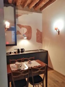 Gallery image of Monolocale nell'antica zona del Ghetto. in Padova +6 photos