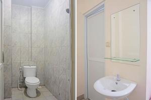 a bathroom with a toilet and a sink at SUPER OYO Capital O 91790 S1 Residence in Tangerang