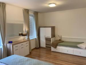Postel nebo postele na pokoji v ubytování Apartmany Rubin Nesvady