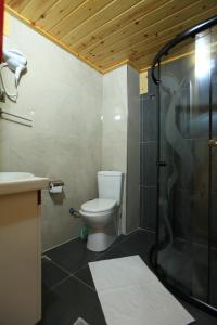 Koupelna v ubytování Kinya Bungalov