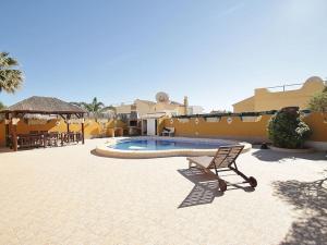 The swimming pool at or close to Agradable villa con piscina