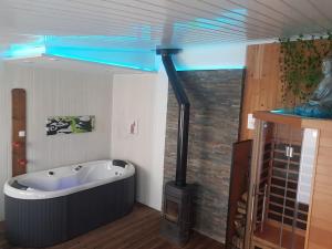 Łazienka w obiekcie spacieuse maison de ville avec espace détente