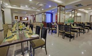 Restaurace v ubytování MARIGOLD-Newly Renovated Hotel
