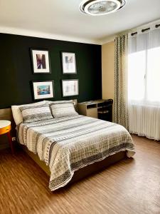מיטה או מיטות בחדר ב-Private Rooms & Bath