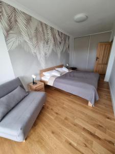 Postel nebo postele na pokoji v ubytování Apartament Biały By Anna Augustów