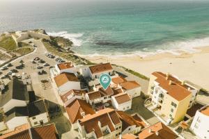 uma vista aérea de uma praia com edifícios e o oceano em Best Houses 65 - Sea & Surf House Consolação na Consolação
