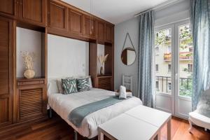 a bedroom with a bed and a large window at dobohomes - Orense in Madrid