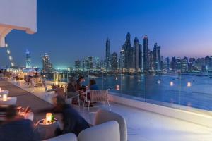 Uma área de estar em Private Pool Apt. Five Palm Jumeirah up to 6guest