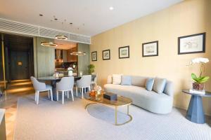 Uma área de estar em Private Pool Apt. Five Palm Jumeirah up to 6guest