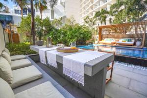 A piscina localizada em Private Pool Apt. Five Palm Jumeirah up to 6guest ou nos arredores