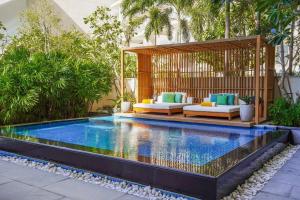 A piscina localizada em Private Pool Apt. Five Palm Jumeirah up to 6guest ou nos arredores