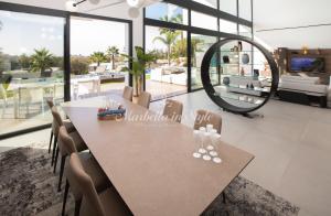 Posezení v ubytování Villa Michaela moderna de súper lujo con piscina y vistas