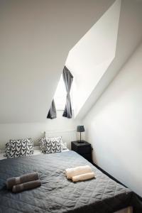Postel nebo postele na pokoji v ubytování Central Chill Apartman