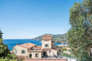 Příroda nedaleko prázdninového areálu