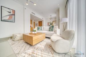 Posezení v ubytování Extravagant 1BR at Opera Grand Downtown Dubai by Deluxe Holiday Homes