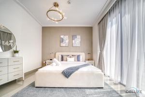 Postel nebo postele na pokoji v ubytování Extravagant 1BR at Opera Grand Downtown Dubai by Deluxe Holiday Homes