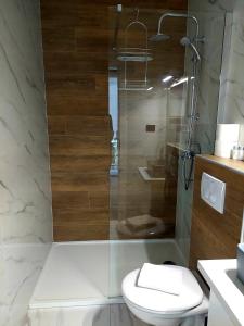 Ein Badezimmer in der Unterkunft A8 b&b