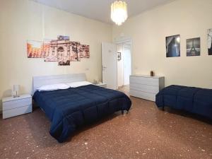 A bed or beds in a room at Palazzo Senesi
