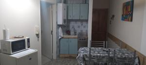 a small kitchen with a table and a microwave at Alma in San Juan