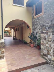 an entrance to a building with an archway and plants at Casa in residence - Padenghe sul Garda in Padenghe sul Garda