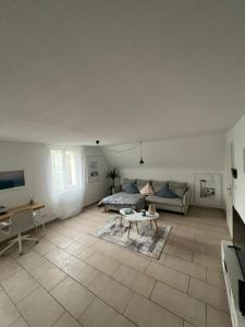 a living room with a couch and a table at Meerdesign - 8 Personen - zwischen Mannheim und Heidelberg in Ladenburg