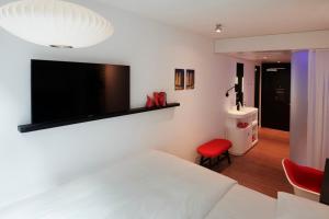 citizenM Chicago Downtown客房内的一张或多张床位
