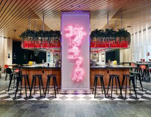 citizenM Chicago Downtown酒廊或酒吧区