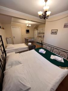 Postel nebo postele na pokoji v ubytování Stone Garden Apart + 1 fotografie