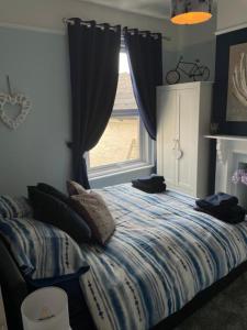 a bedroom with a large bed with a window at Seaview Apartment with parking in Exmouth