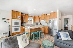 a kitchen with a couch and chairs in a room at Sand Castle Villa in Rockaway Beach