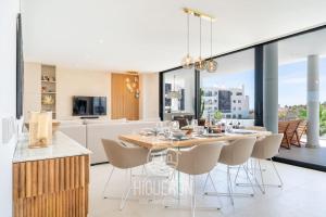 Posezení v ubytování HigueronRentals Casa Linda + 37 fotografií