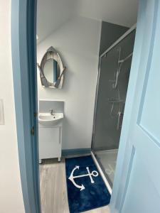 a bathroom with a shower and a sink at Blue Pearl Apartment in Downings