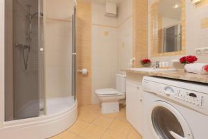 Kúpeľňa v ubytovaní Pejzażowa Apartment Metro Wilanowska Mokotów by Noclegi Renters