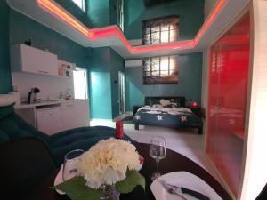 Ένα ή περισσότερα κρεβάτια σε δωμάτιο στο Apartman Melody