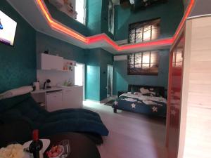 Ένα ή περισσότερα κρεβάτια σε δωμάτιο στο Apartman Melody