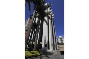 a group of palm trees in front of a building at Flat Bienal Ibirapuera c/ Sacada UH 1107 in Sao Paulo