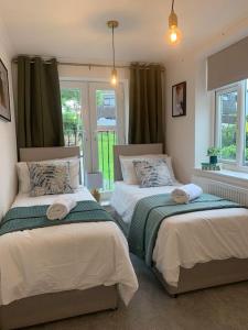 a bedroom with two beds and a window at Alto - Lovely 2 Bedroom Serviced Apartment Bristol by Mint Stays in Bristol