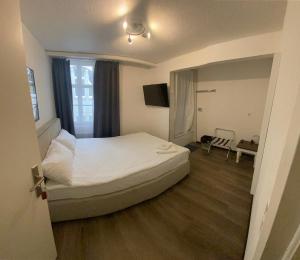 Cama ou camas em um quarto em Kränzlin Hotel