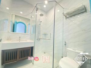 Koupelna v ubytování Riverside Mini Hotel Grand World Phu Quoc